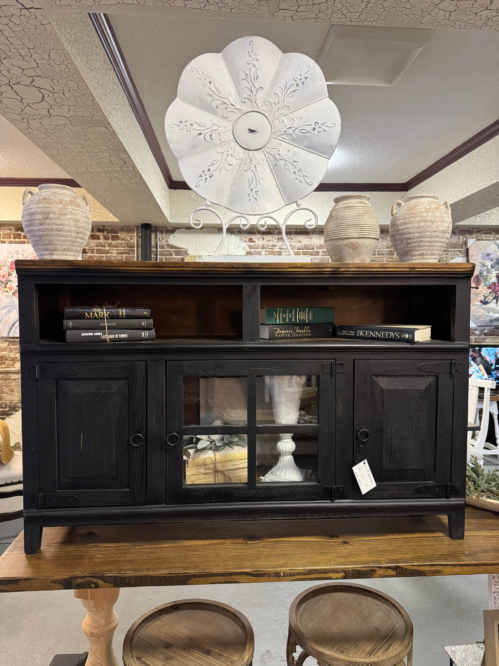 Southern Estate Entertainment Center Black