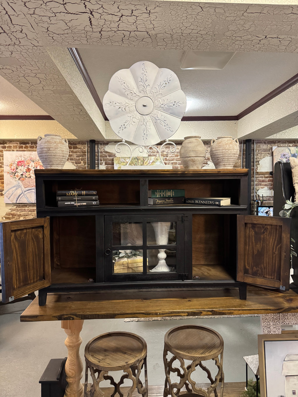 Southern Estate Entertainment Center Black