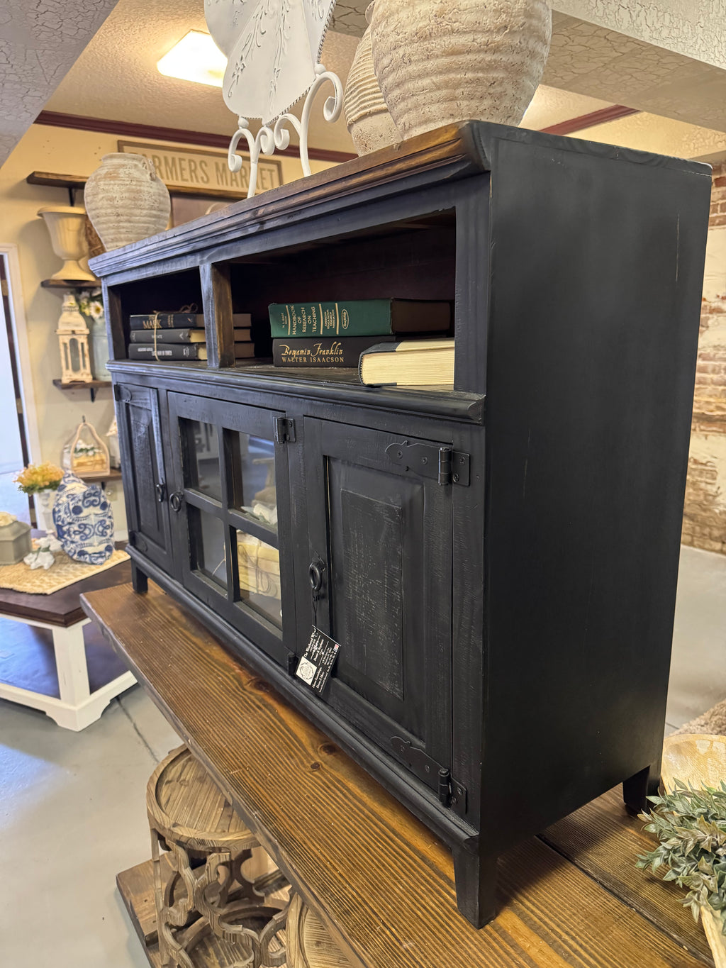 Southern Estate Entertainment Center Black