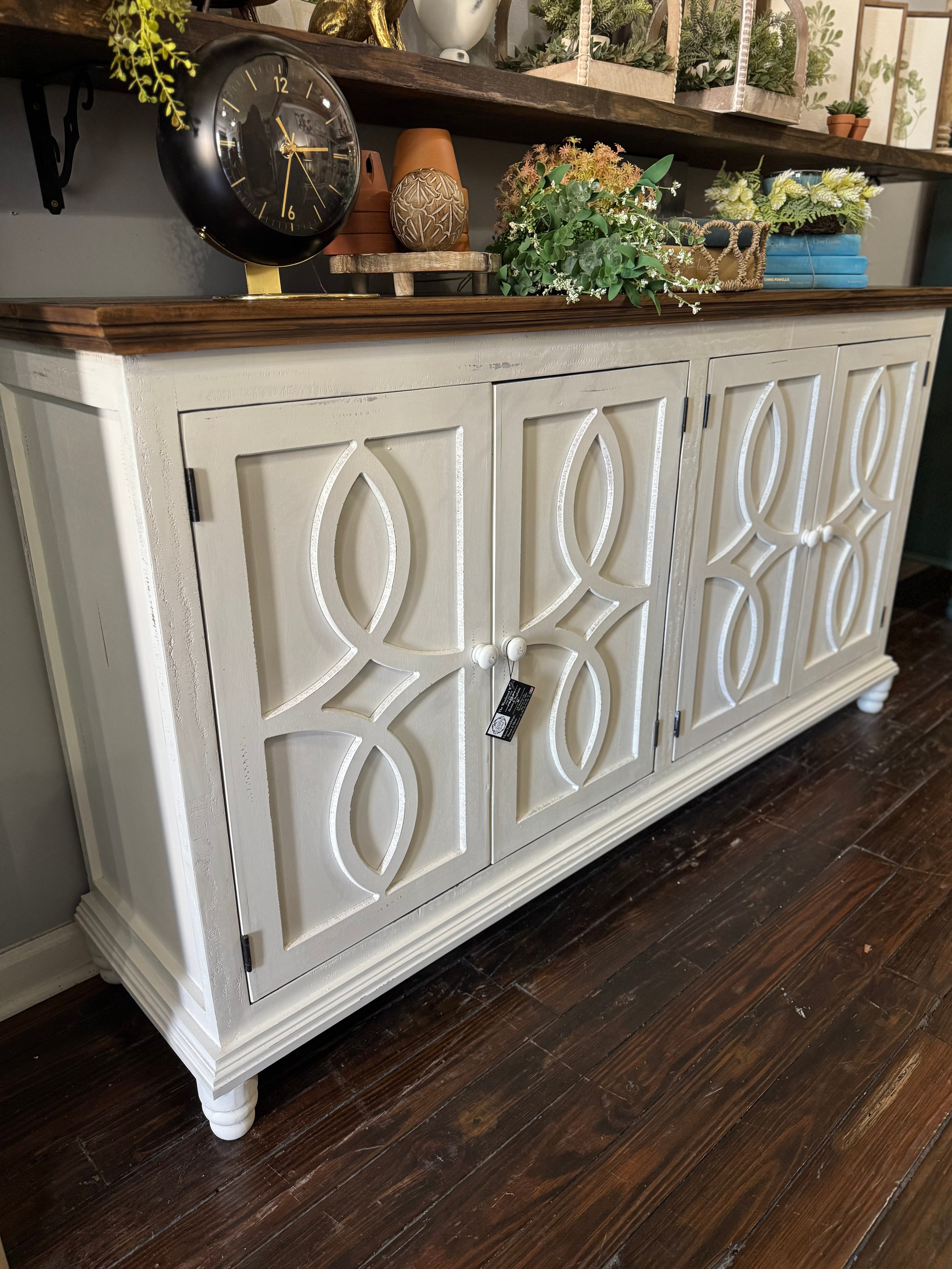 Moore Solid White Buffett